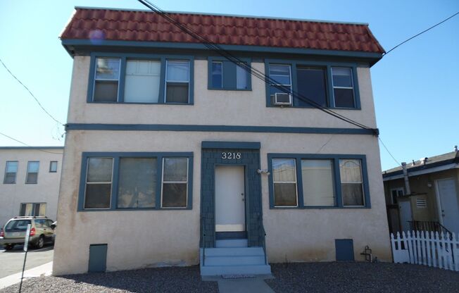 1BR 1BA Apartment in Point Loma - 1 Assigned Parking Spot, No Carpet, Washer/Dryer On-Site