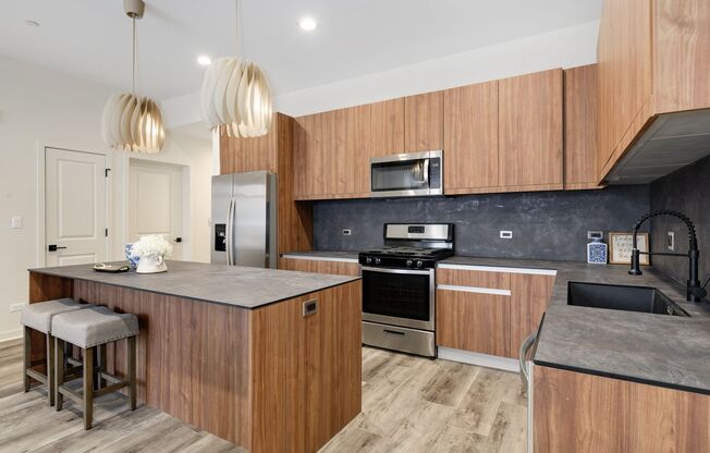 2 beds, 2 baths, 1,230 sqft, $2,406, Unit 770-2E