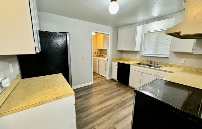 2 beds, 1.5 baths, 1,124 sqft, $1,999