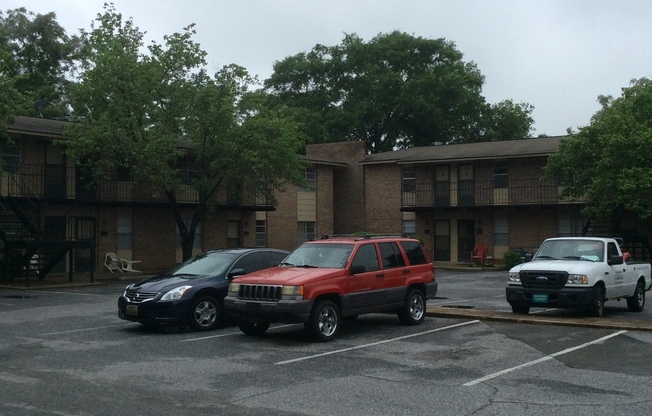 2 beds, 1 bath, $675, Unit C4