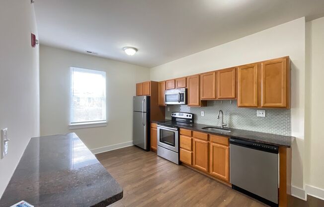 3 beds, 3 baths, 823 sqft, $1,895, Unit Unit 24