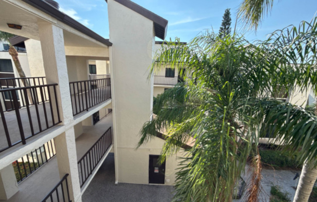 2209 BELLEAIR RD