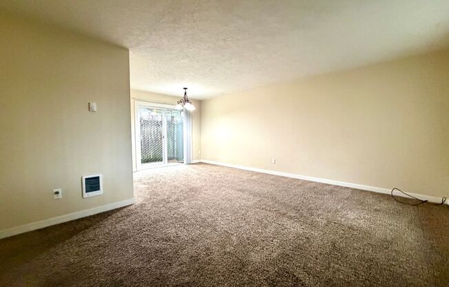 Montavilla 2 Bedroom Upstairs Apartment w/ A/C and Off Street Parking~ PETS WELCOME! 95 Walksco