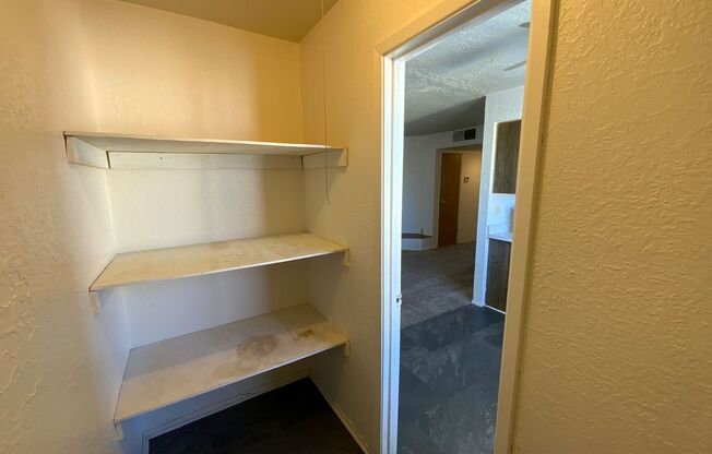2 beds, 1 bath, 836 sqft, $900, Unit Unit D