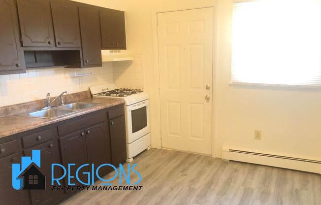 2 beds, 1 bath, $950, Unit 2S