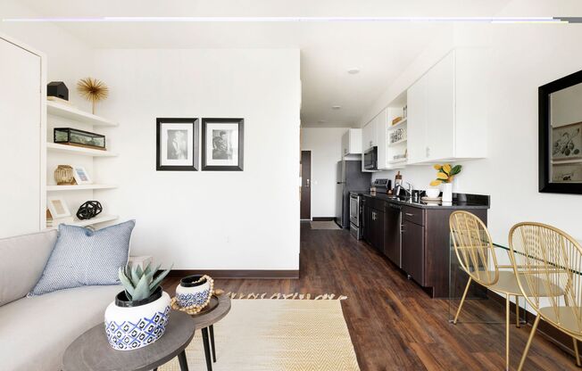 Studio, 1 bath, 418 sqft, $1,100, Unit 306