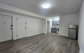 Studio, 1 bath, 330 sqft, $1,300, Unit 1B