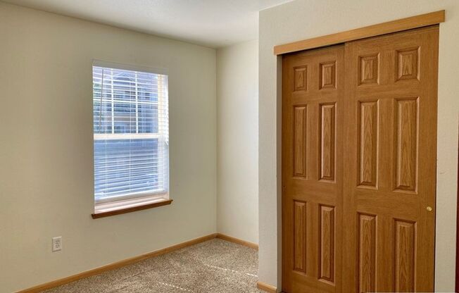 Classic Campus West Apartment