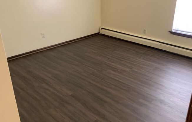 1 bed, 1 bath, 700 sqft, $899, Unit Custer-107