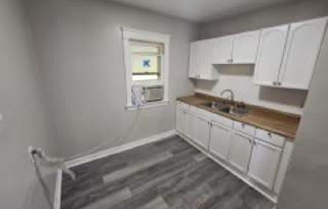 2 beds, 1 bath, $995