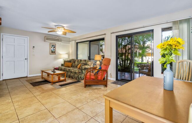 Fully Furnished 2 Bed/1.5 Bath, Maui Gardens Condo with Resort Amenities and Steps to the Beach!