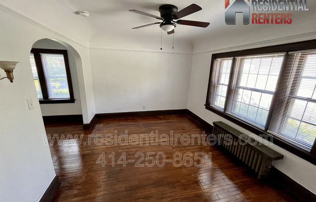 3047 S HOWELL AVE