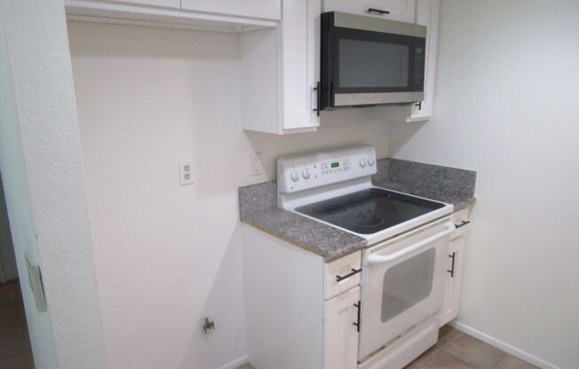 Beautiful 2 Bed / 2.5 Bath Condo in Fullerton