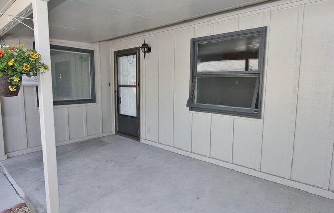 Clean Townhouse Centrally Located on the Bench