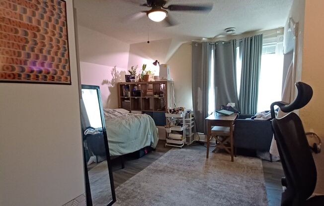 2 beds, 1 bath, 950 sqft, $1,365, Unit Unit 2