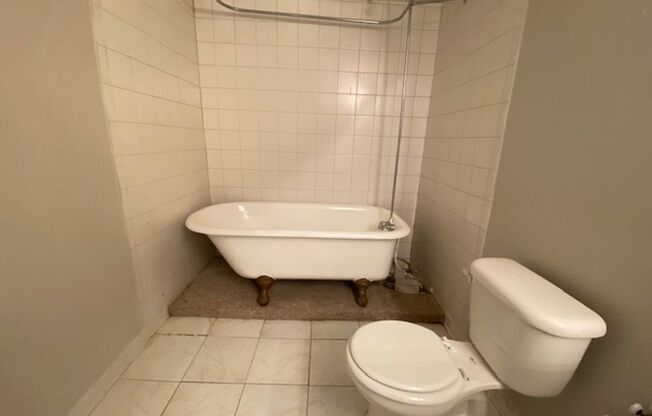 2 beds, 2 baths, 1,000 sqft, $1,650, Unit 29
