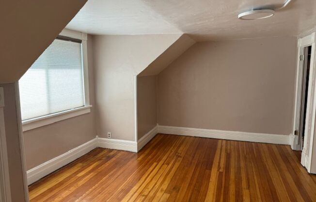 2 beds, 1 bath, $1,000