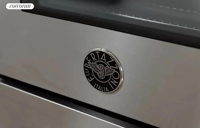 1 bed, 1 bath, $4,000, Unit 21F