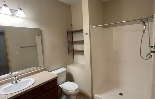 Studio, 1 bath, 612 sqft, $1,075, Unit 423