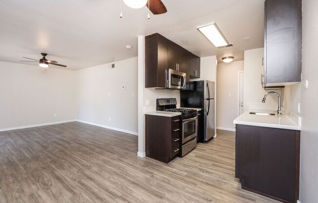 2 beds, 1 bath, 830 sqft, $1,950, Unit 16