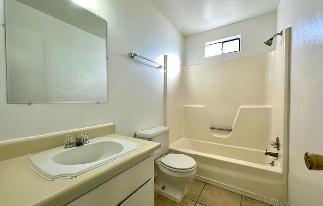 2 beds, 1.5 baths, 800 sqft, $995, Unit Unit 22