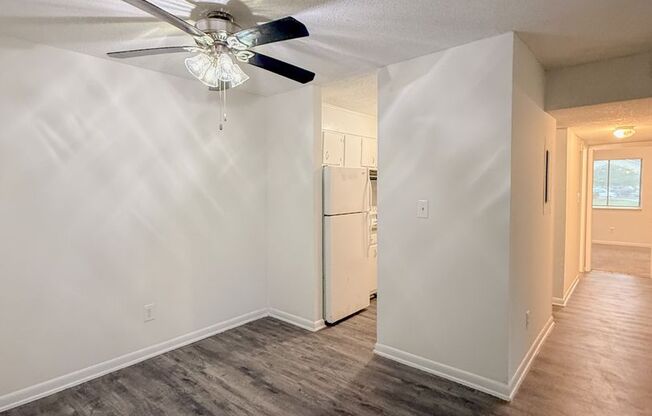 2 beds, 1 bath, 800 sqft, $1,015, Unit J3