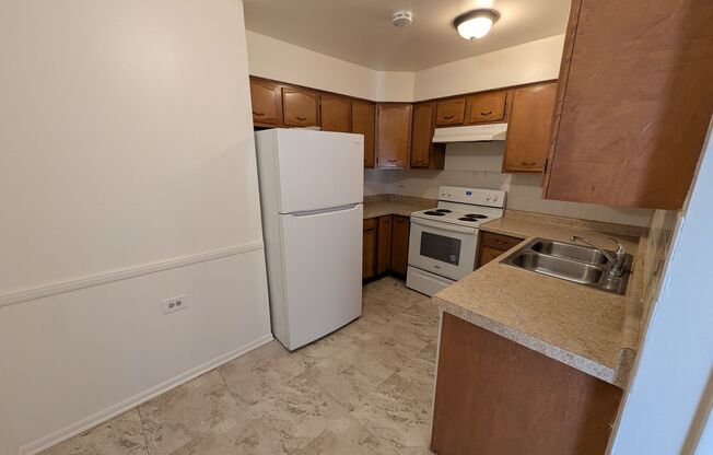 3 beds, 2 baths, 1,100 sqft, $2,995, Unit 601
