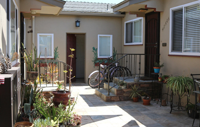 2 beds, 1 bath, 700 sqft, $2,995, Unit 4748