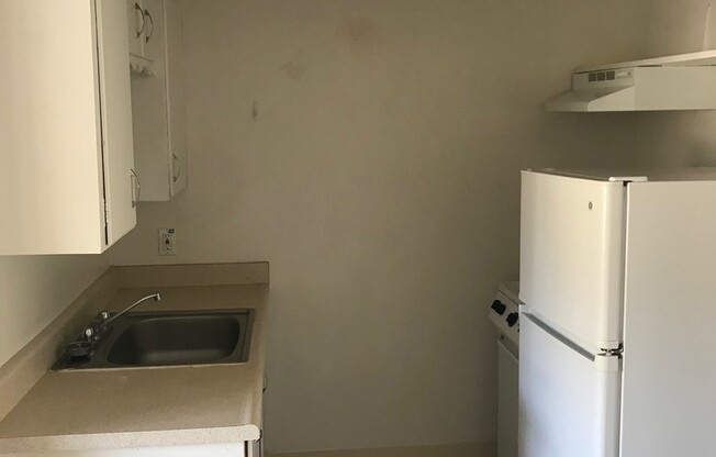 1 bed, 1 bath, 700 sqft, $1,300