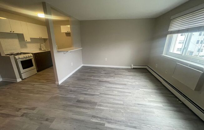 1 bed, 1 bath, 700 sqft, $1,150, Unit 407