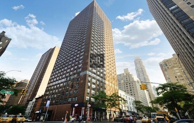 1 bed, 1 bath, $4,800, Unit 34N