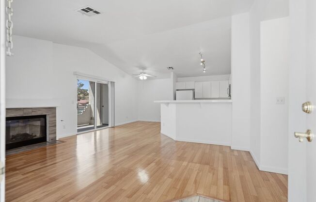 2nd Level 2 bedroom, 2 bathroom condo outside of Summerlin