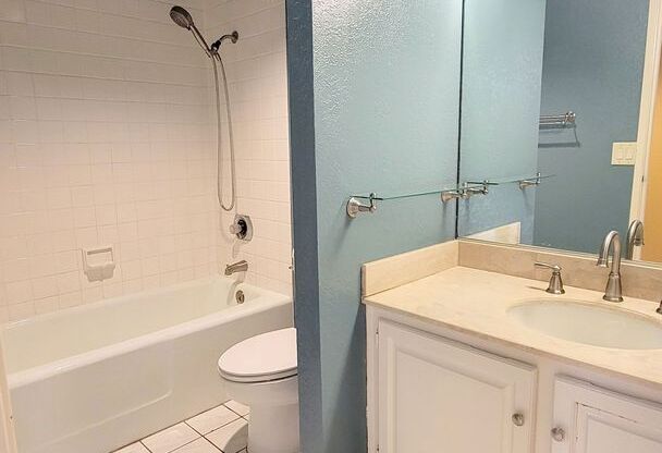 1 bed, 1 bath, $2,100, Unit 402