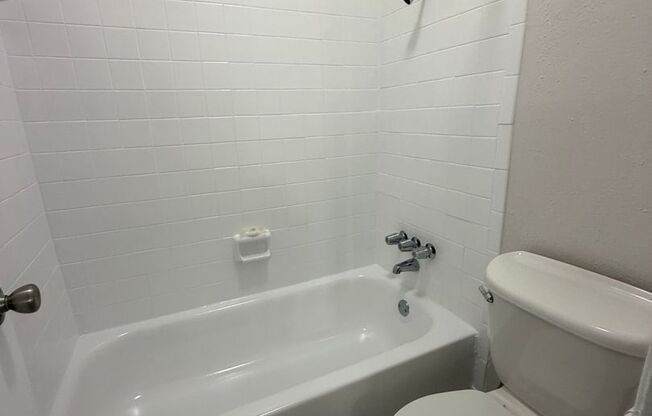 2 beds, 2 baths, 940 sqft, $1,475, Unit OCR-219