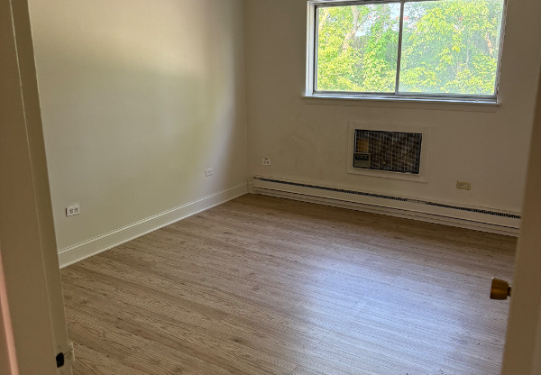 2555 E BALLARD