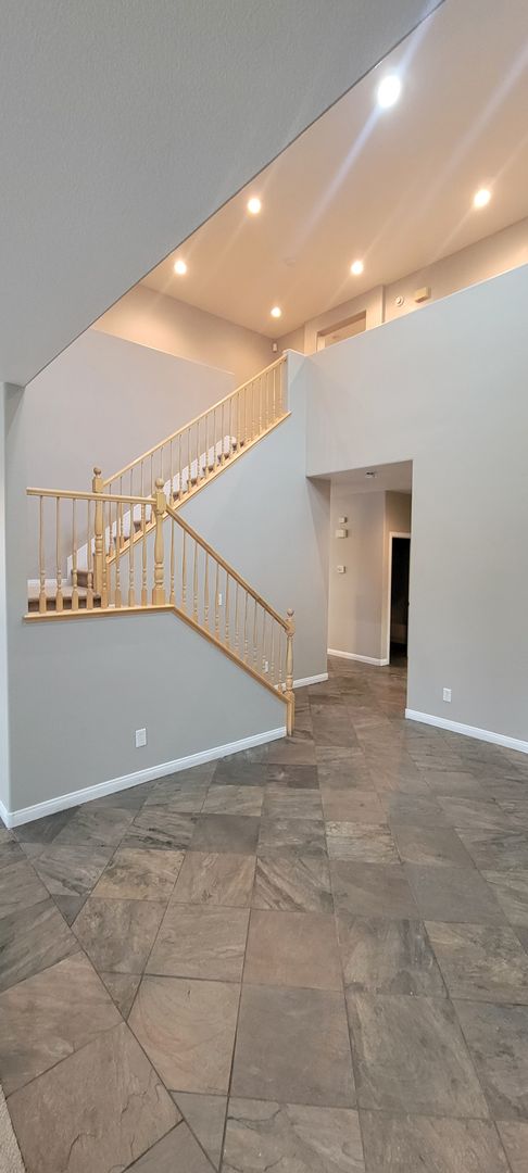 5BDR/ 4BTH Lone Mountain Home Available For Rent