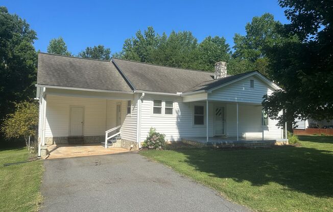 Great 3 BR, 1.5 BA House Near Lake Norman FOR RENT