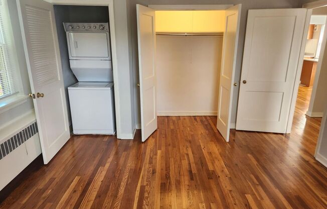 2 beds, 1 bath, 897 sqft, $2,335, Unit G-20