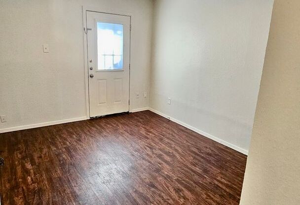 2 beds, 1 bath, $1,100