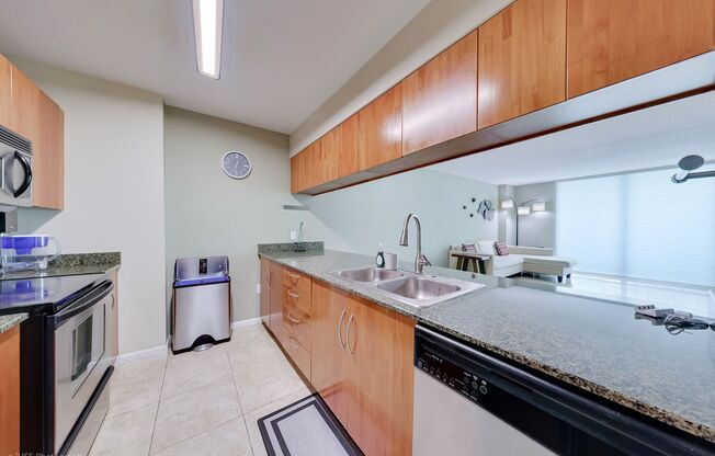 1 Bed / 1 Bath with Bay Views – Partially Furnished – Brickell – $2,800