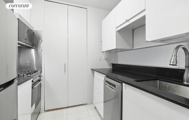 1 bed, 1 bath, 650 sqft, $4,200, Unit 16A