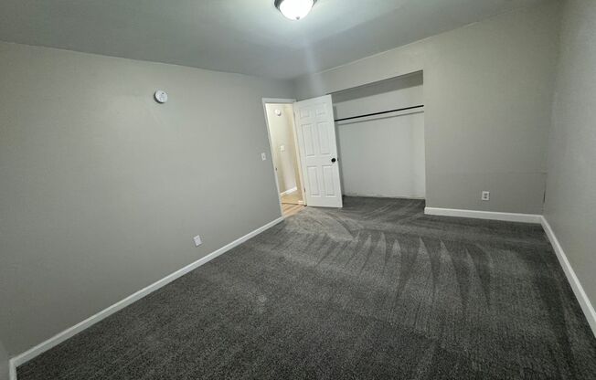 2 beds, 1 bath, 974 sqft, $825, Unit 110 W. Lake Shore Dr Apt 31