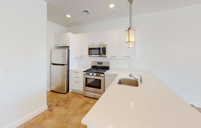 2 beds, 2 baths, 931 sqft, $3,200, Unit 70-306