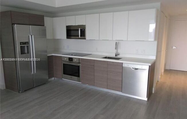2 beds, 2 baths, 933 sqft, $3,750, Unit 1010 SW 2nd Ave # 1901 -