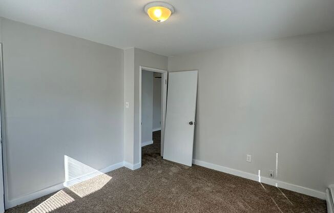 2 beds, 1 bath, 775 sqft, $950, Unit 1411-8