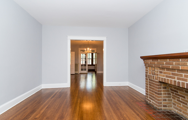 1863 INGLESIDE TER NW