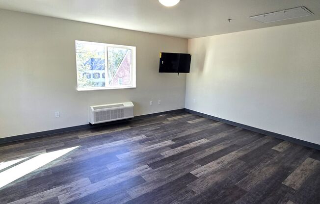 Studio, 1 bath, 468 sqft, $1,395, Unit 305