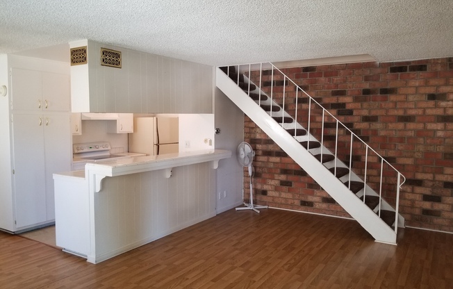 GREAT 2BD / 1BTH CONDO!