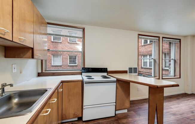 Studio, 1 bath, 400 sqft, $1,250, Unit A13