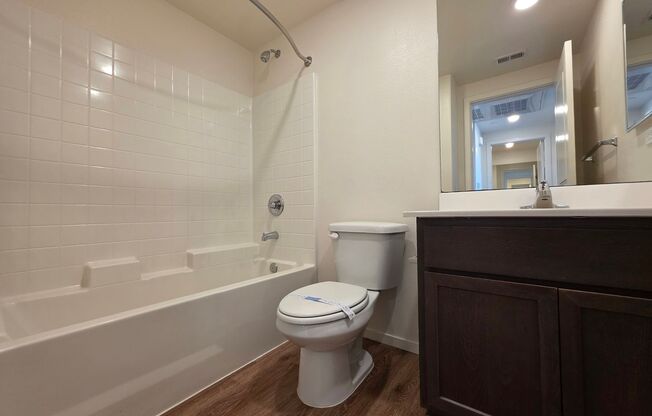 2 beds, 2 baths, 900 sqft, $2,795, Unit 148-204